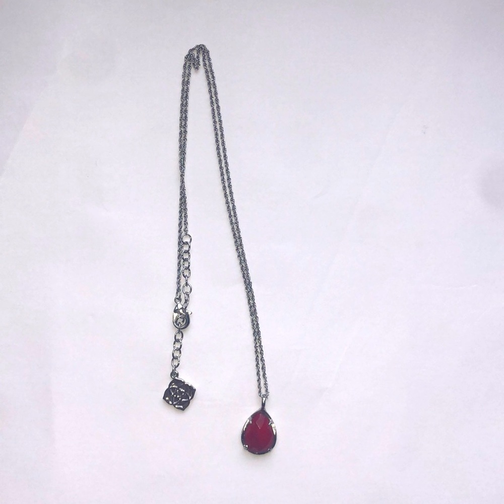 Kendra Scott necklace